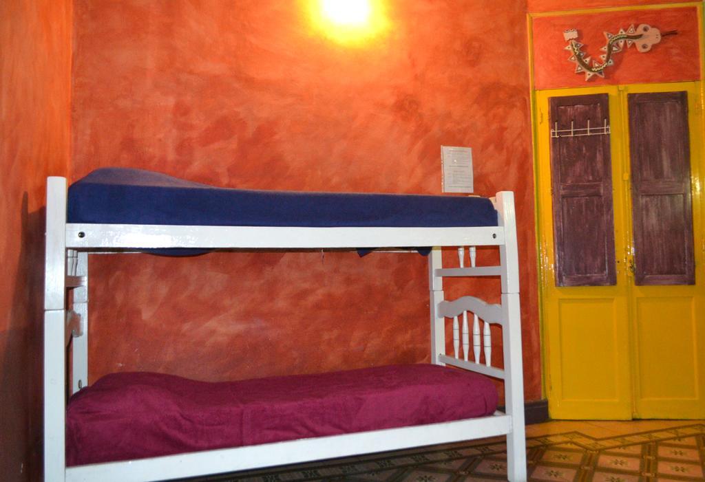 Casa Pueblo Hostel Capdevila Bilik gambar